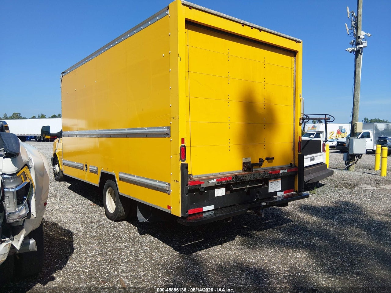 7GZ37TCG4JN****** · 2018 GMC SAVANA CUTAWAY WORK VAN · 3/4