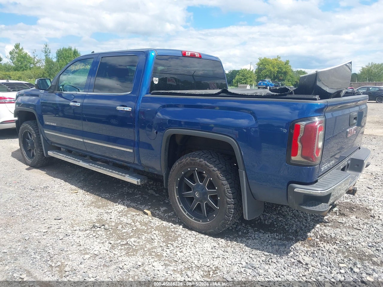 2017 GMC SIERRA 1500 SLT · 3/11