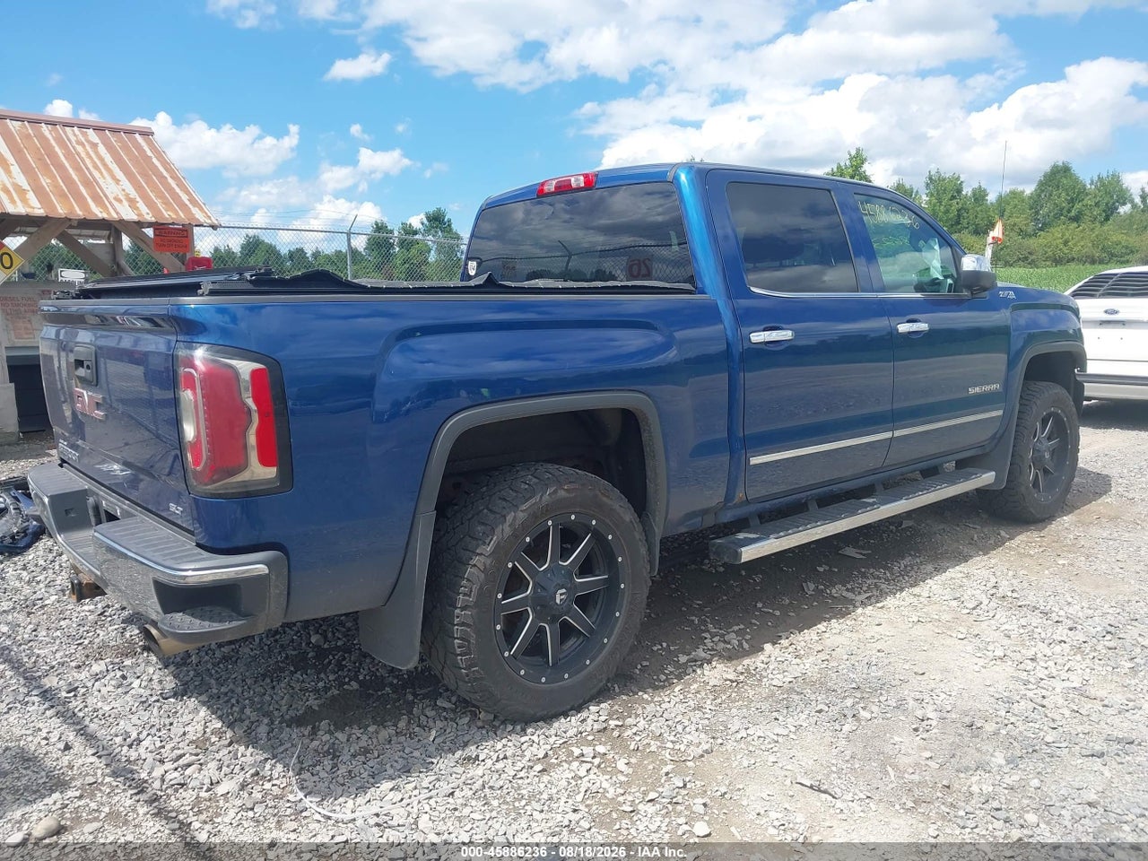 2017 GMC SIERRA 1500 SLT · 4/11