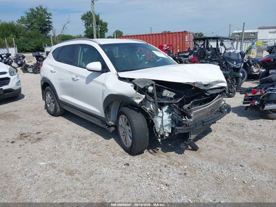 KM8J33A49HU****** · 2017 HYUNDAI TUCSON SE