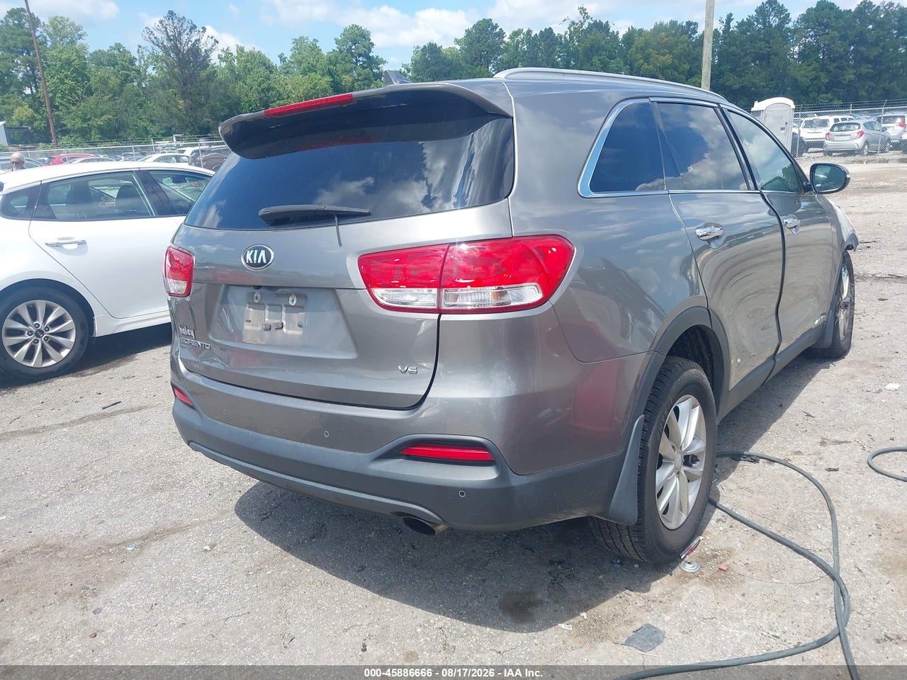 2017 KIA SORENTO 3.3L LX · 4/10