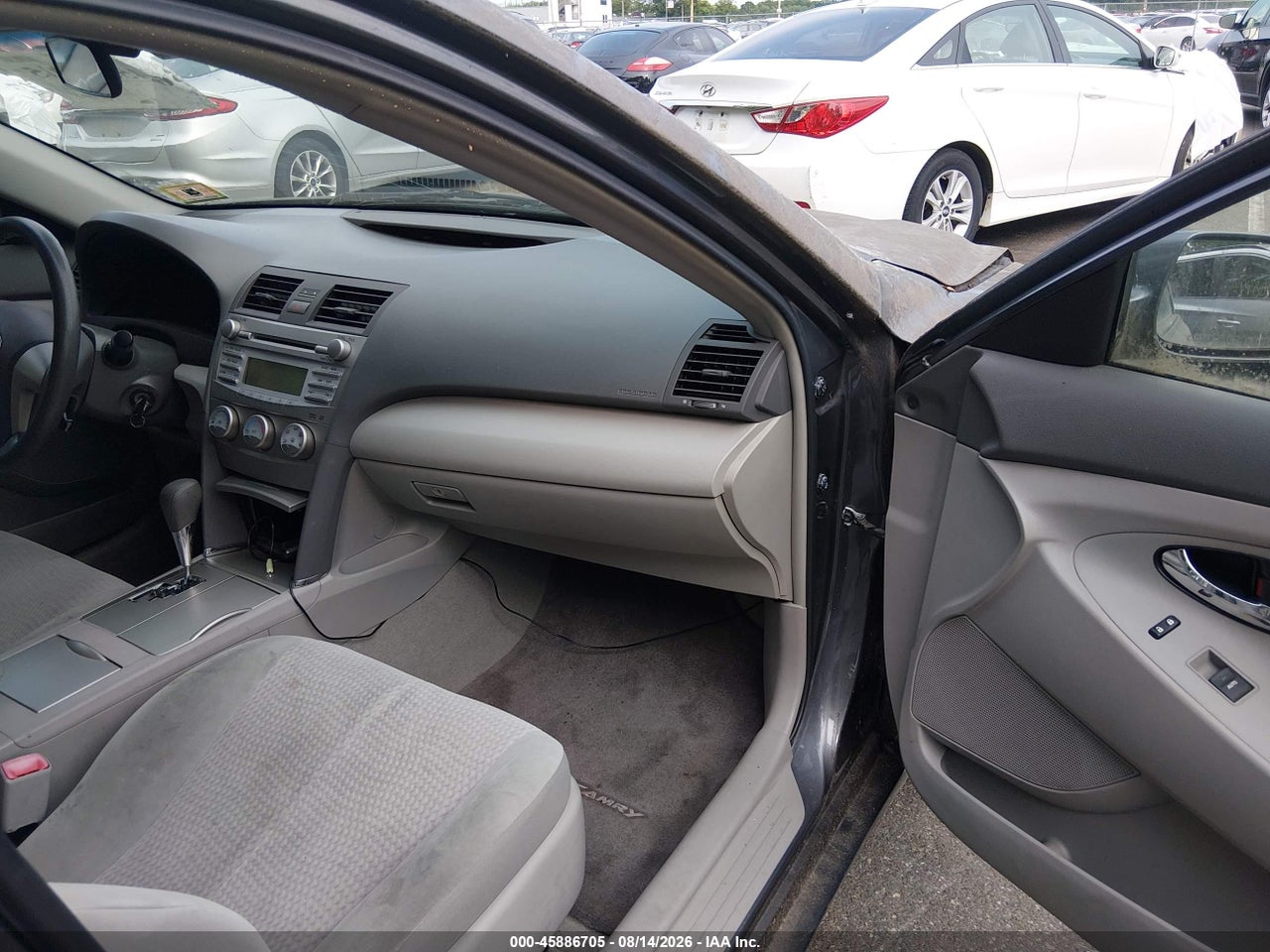 2011 TOYOTA CAMRY LE · 5/11