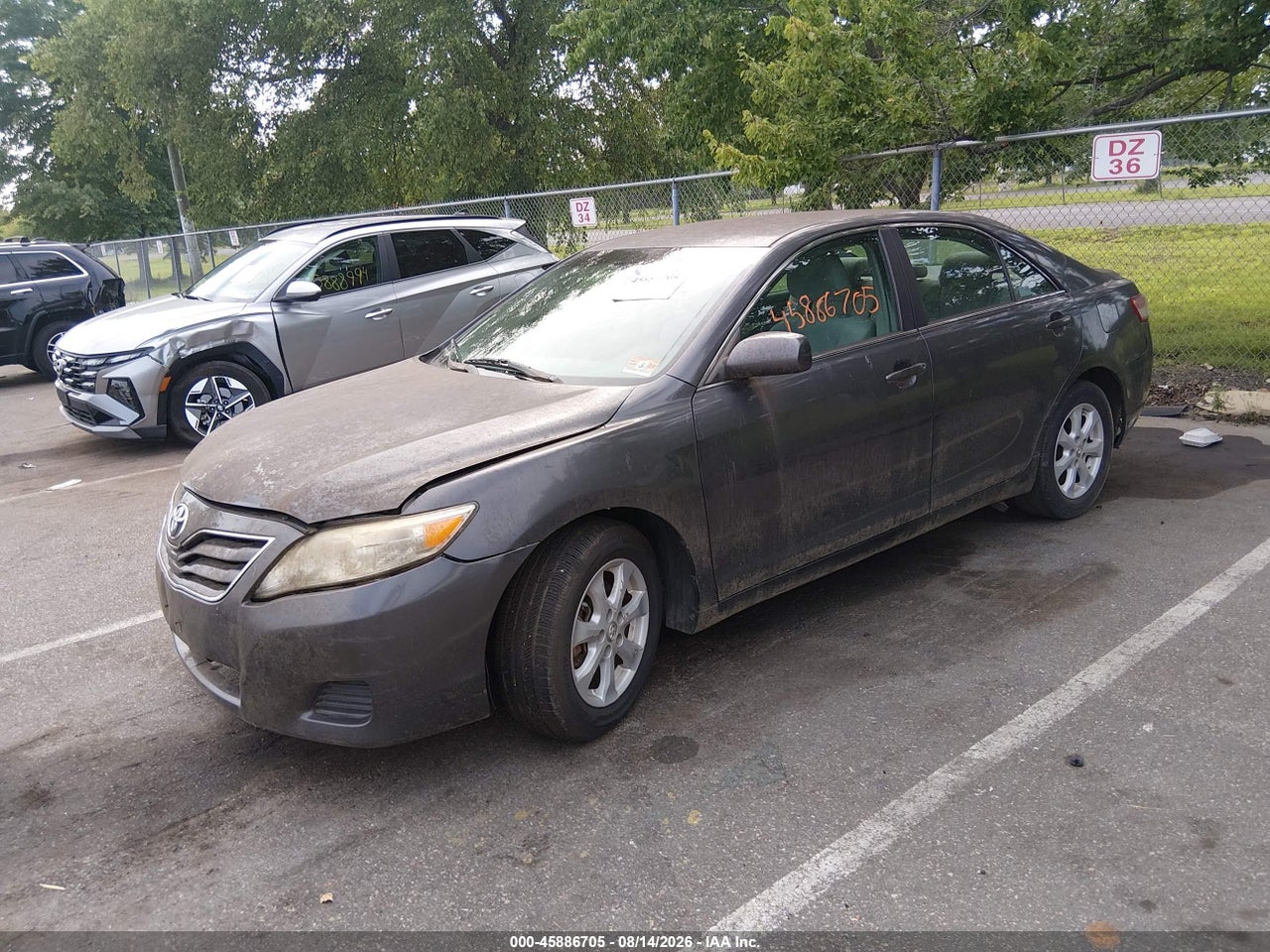 2011 TOYOTA CAMRY LE · 2/11