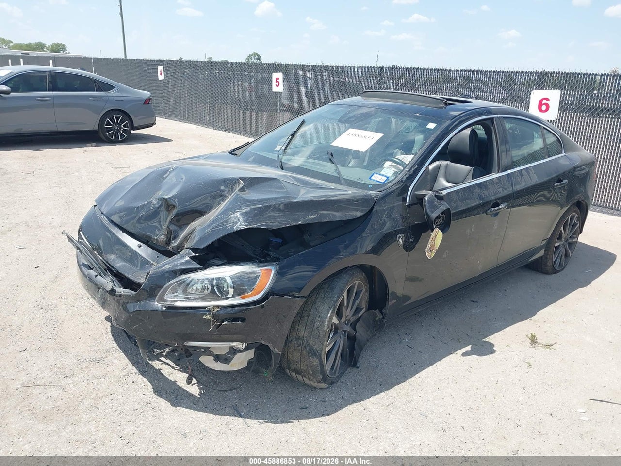 2015 VOLVO S60 T5 PLATINUM · 2/10