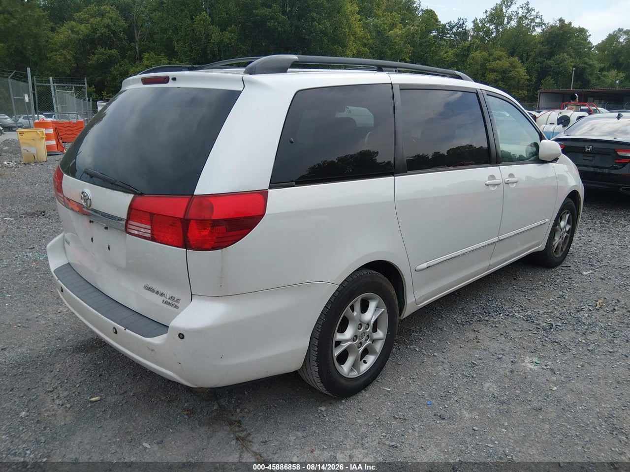 2004 TOYOTA SIENNA XLE LIMITED · 4/11