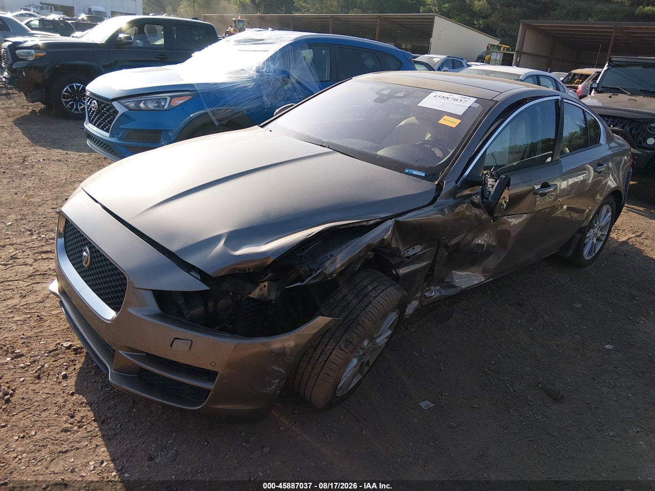 2017 JAGUAR XE 25T PREMIUM · 2/11