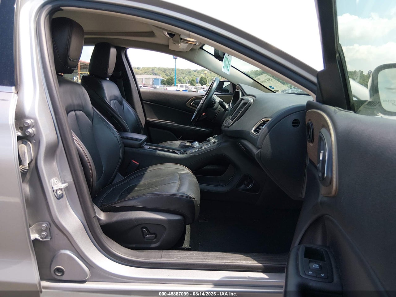 2015 CHRYSLER 200 C · 5/11
