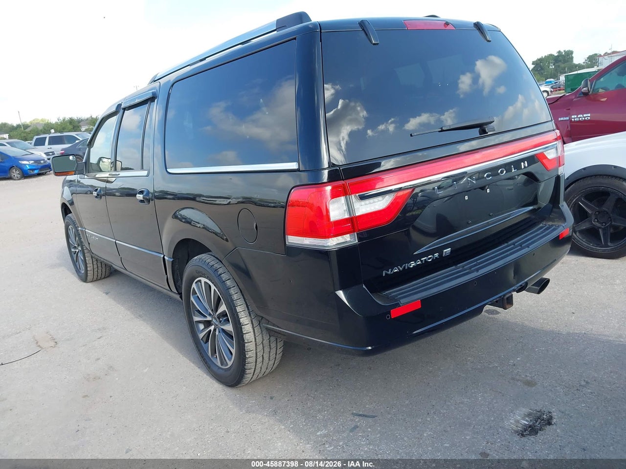 2017 LINCOLN NAVIGATOR L SELECT · 3/11