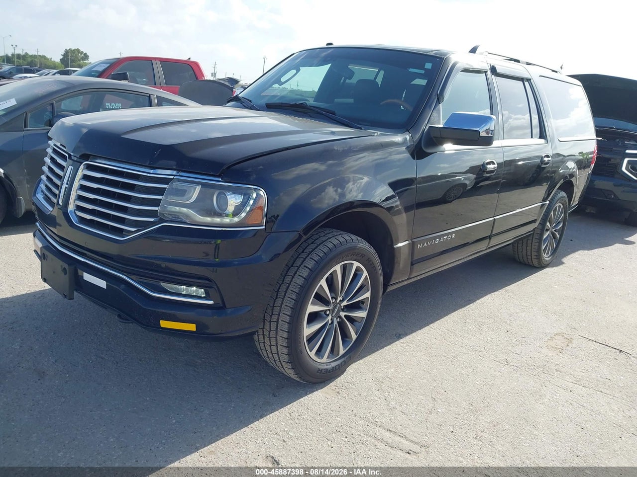 2017 LINCOLN NAVIGATOR L SELECT · 2/11