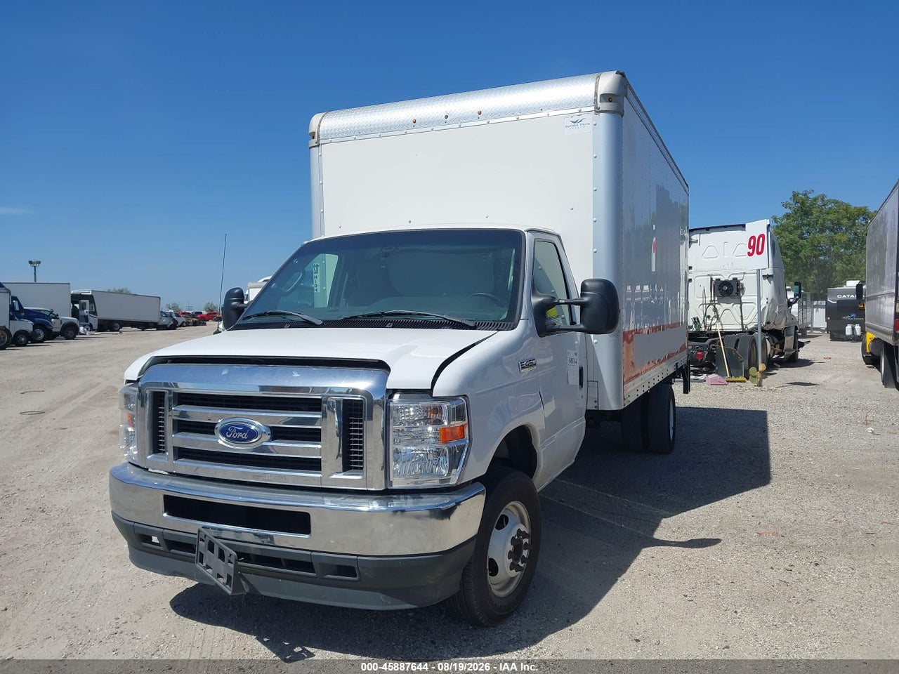 2022 FORD E-450 CUTAWAY   · 2/4