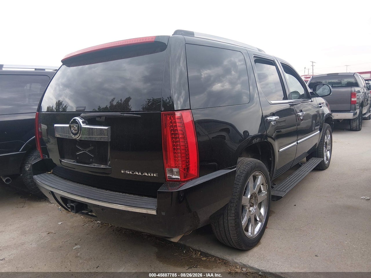 2011 CADILLAC ESCALADE PREMIUM · 4/11