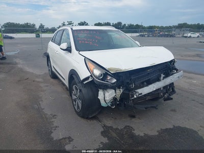 KNDCB3LC9J5****** · 2018 KIA NIRO LX