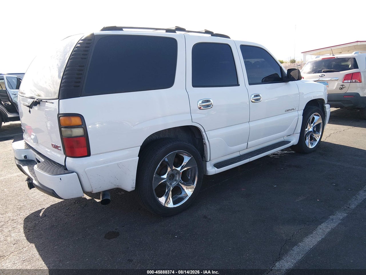 2005 GMC YUKON DENALI · 4/11