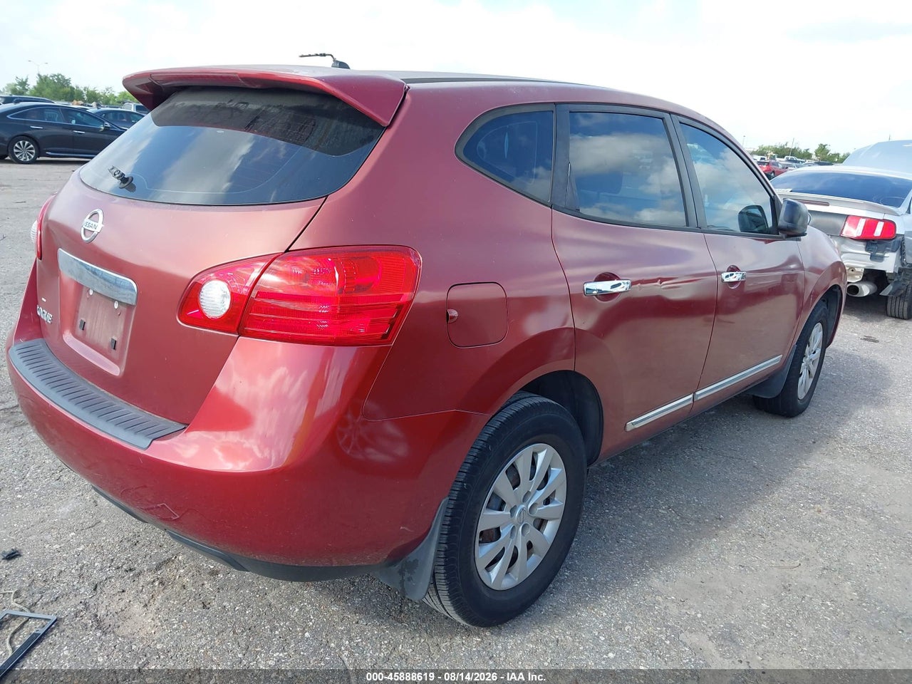2013 NISSAN ROGUE S · 4/11
