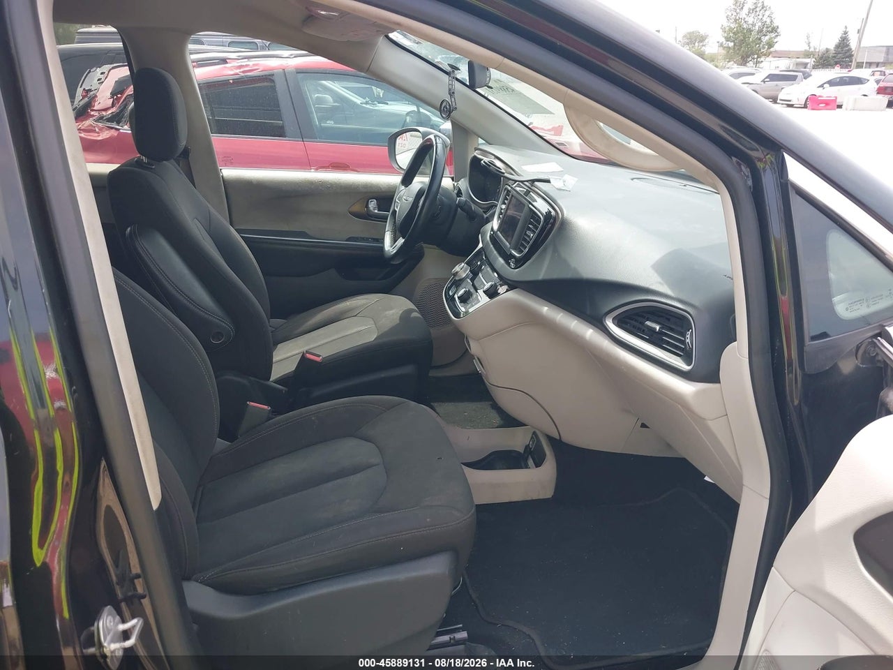 2022 CHRYSLER VOYAGER LX · 5/11
