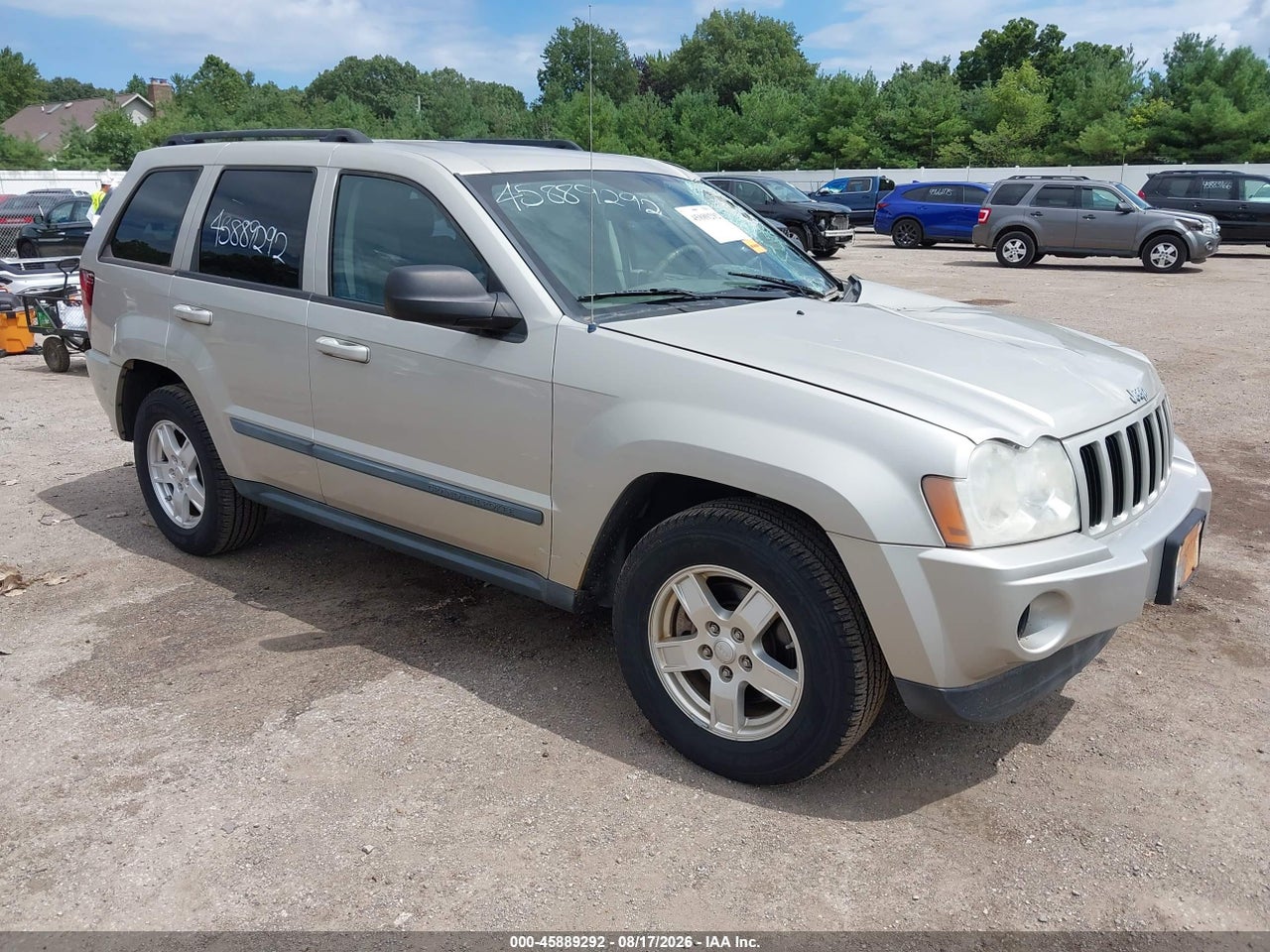1J8GR48K67C****** · 2007 JEEP GRAND CHEROKEE LAREDO