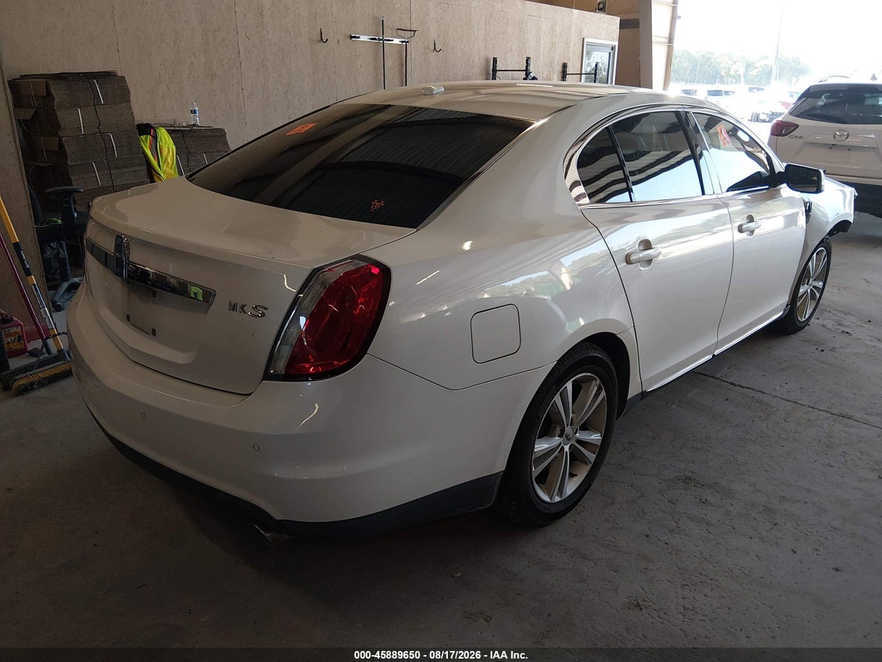 2011 LINCOLN MKS · 4/10
