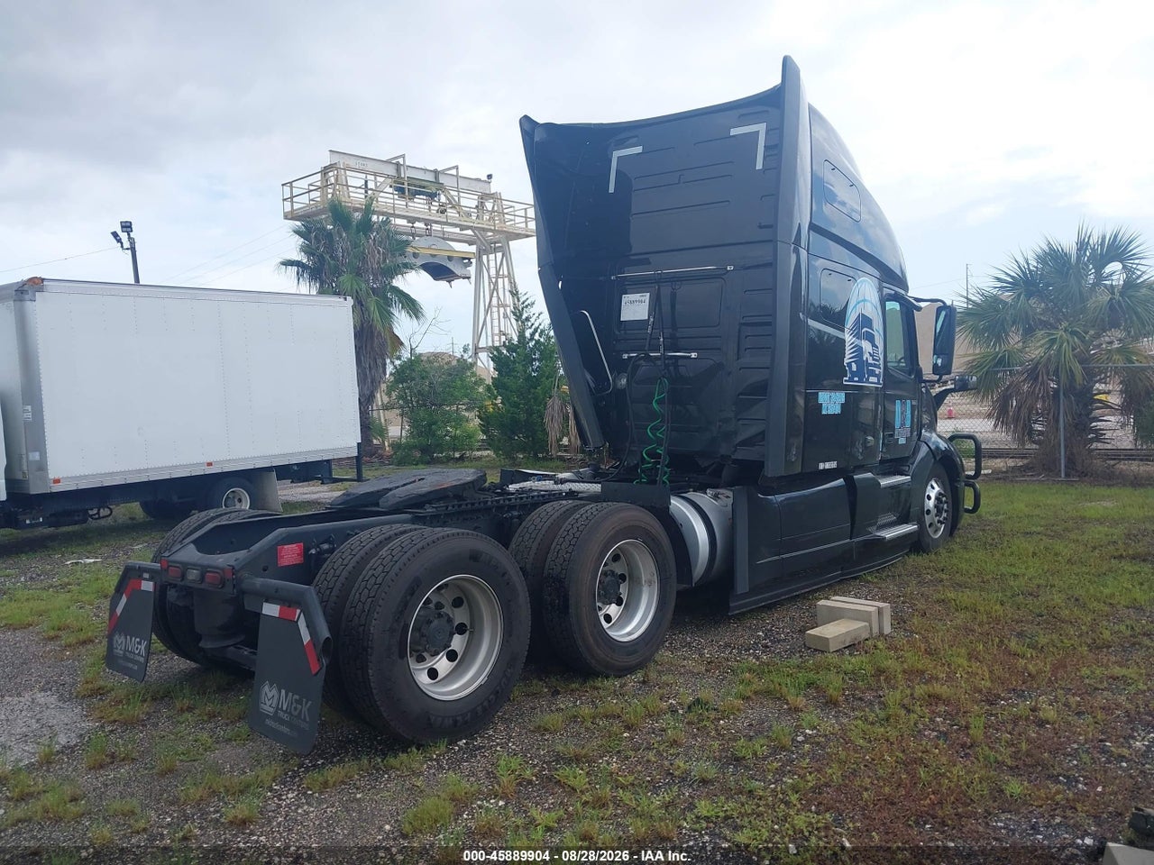2024 VOLVO VNL   · 4/4