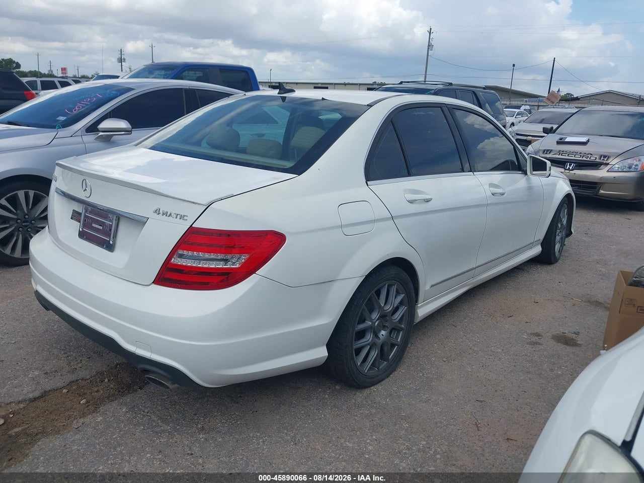 2013 MERCEDES-BENZ C 300   · 4/11