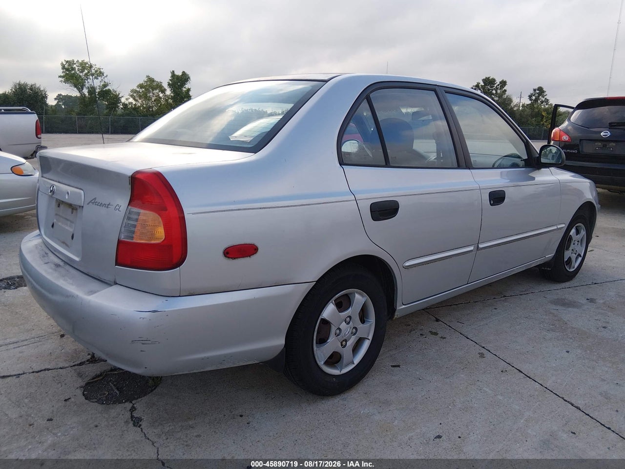 2002 HYUNDAI ACCENT GL · 4/11