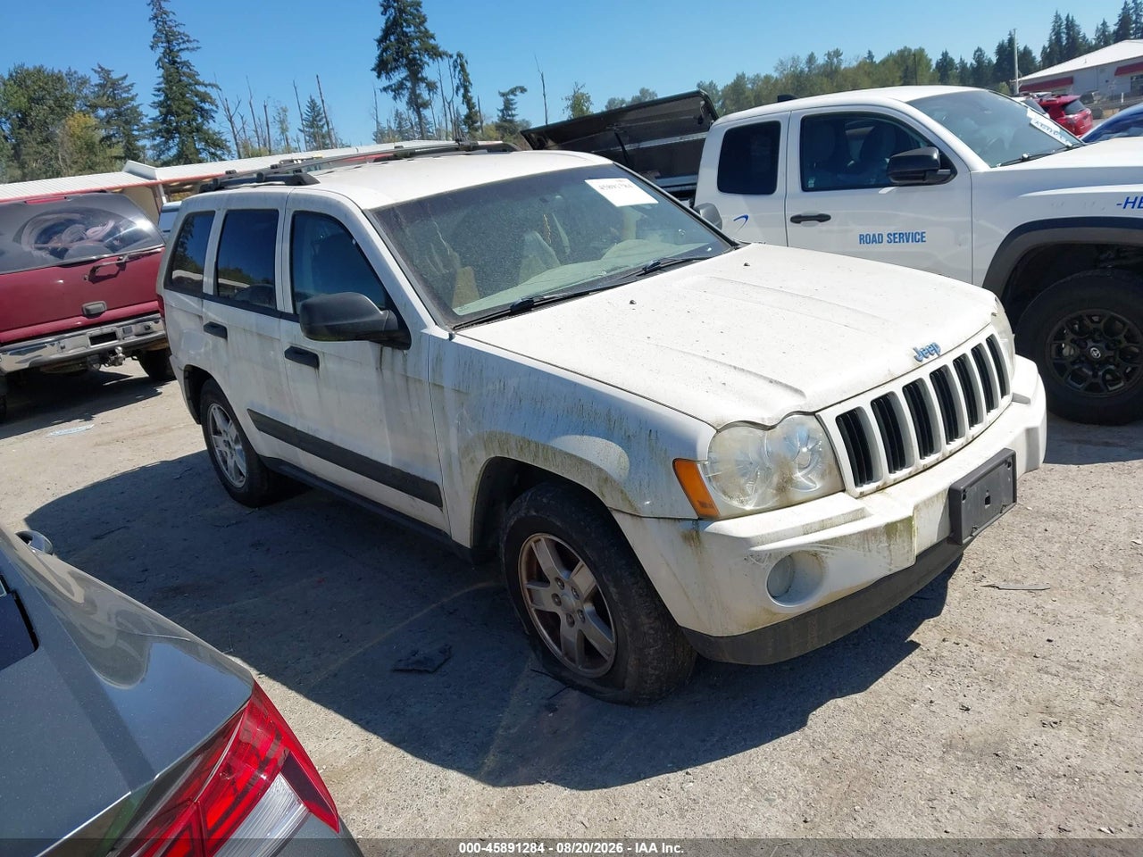 1J4GS48K15C****** · 2005 JEEP GRAND CHEROKEE LAREDO
