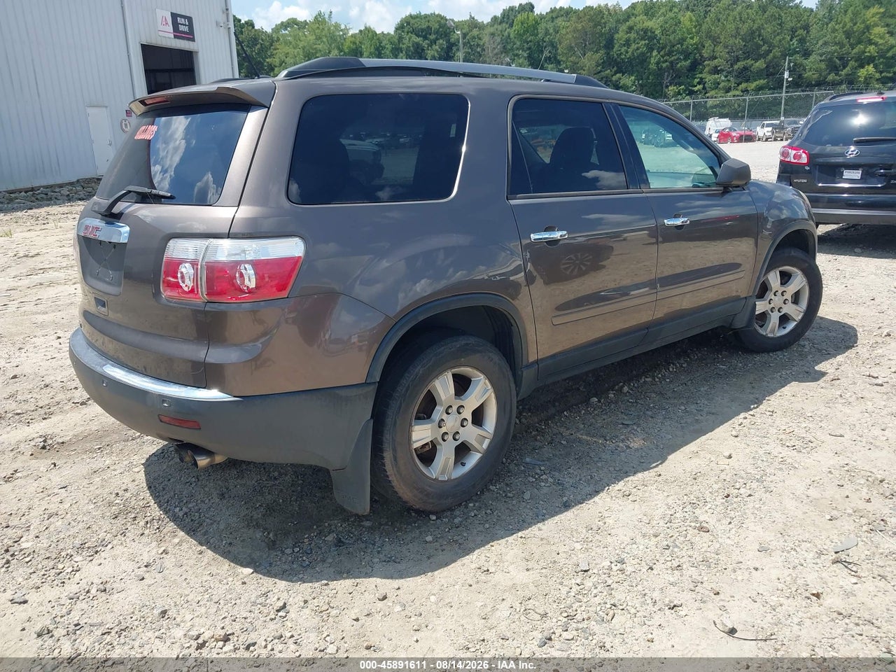 2011 GMC ACADIA SLE · 4/11