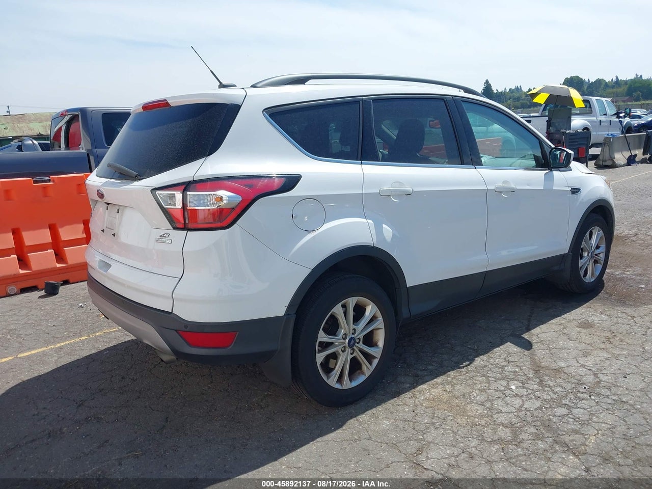2018 FORD ESCAPE SE · 4/11