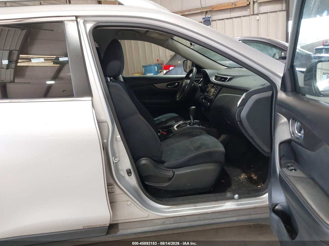 2016 NISSAN ROGUE S · 5/11