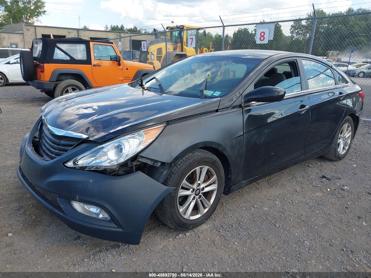 2013 HYUNDAI SONATA GLS · 2/10