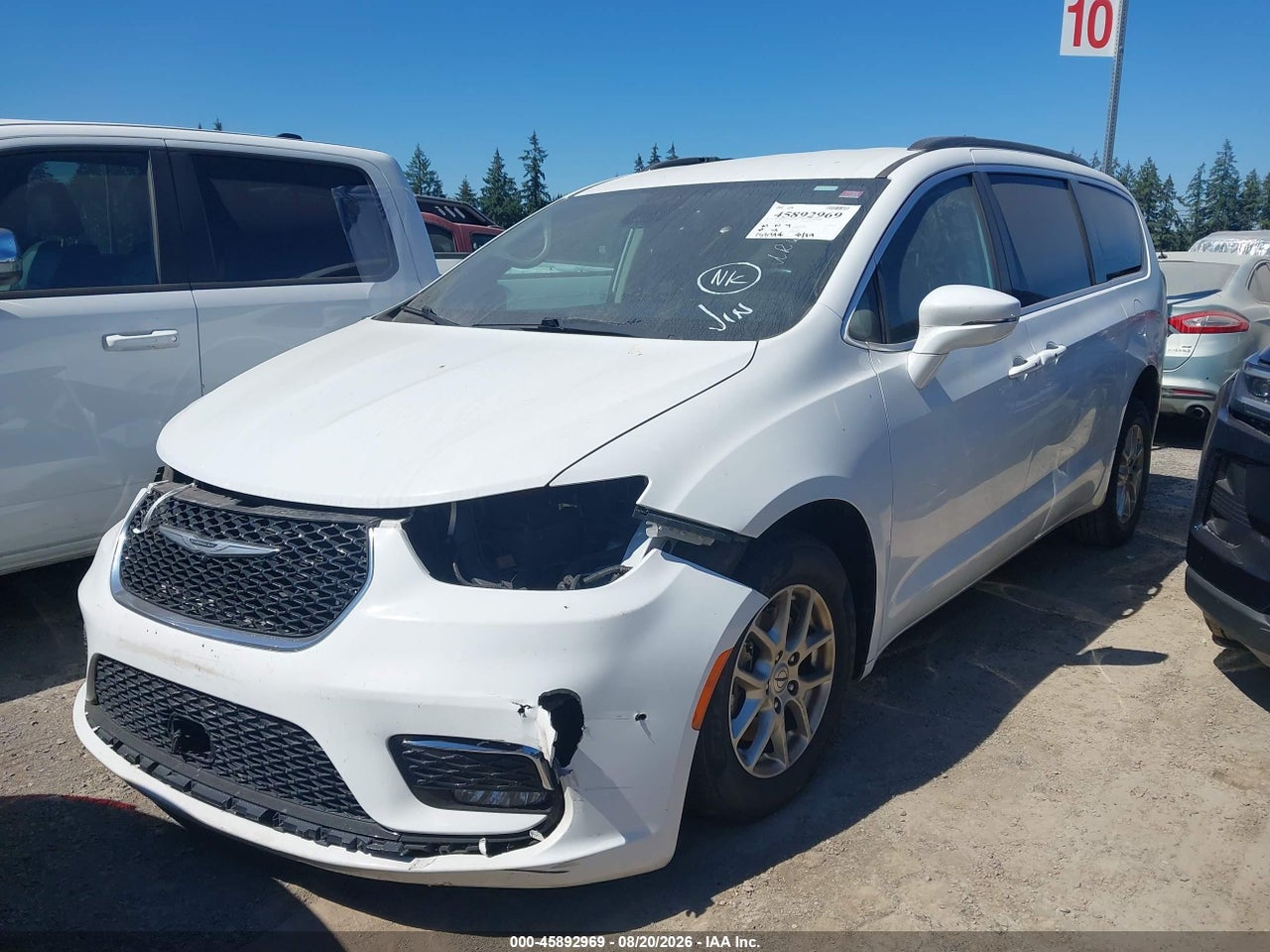 2022 CHRYSLER PACIFICA TOURING L · 2/10