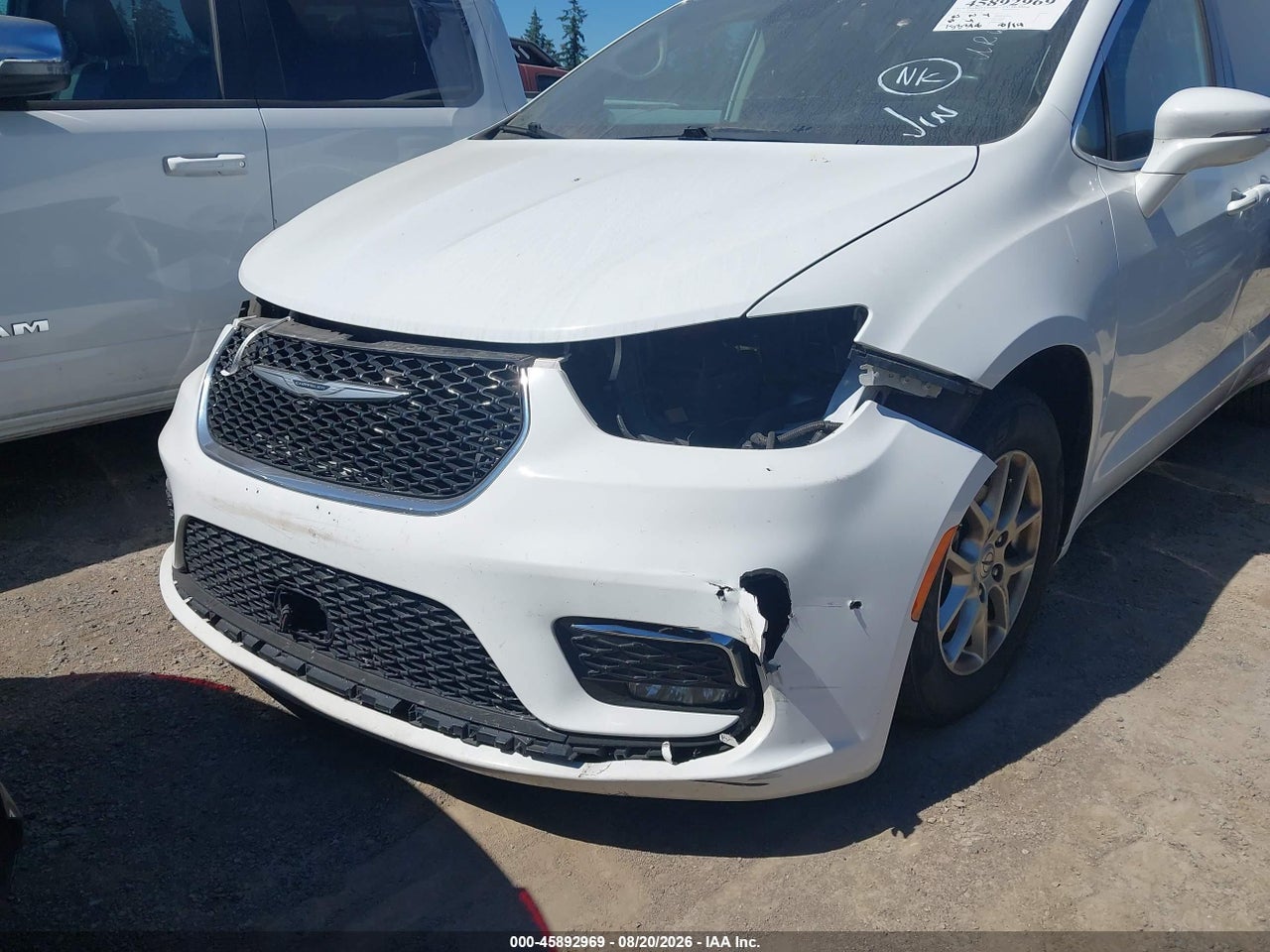 2022 CHRYSLER PACIFICA TOURING L · 6/10