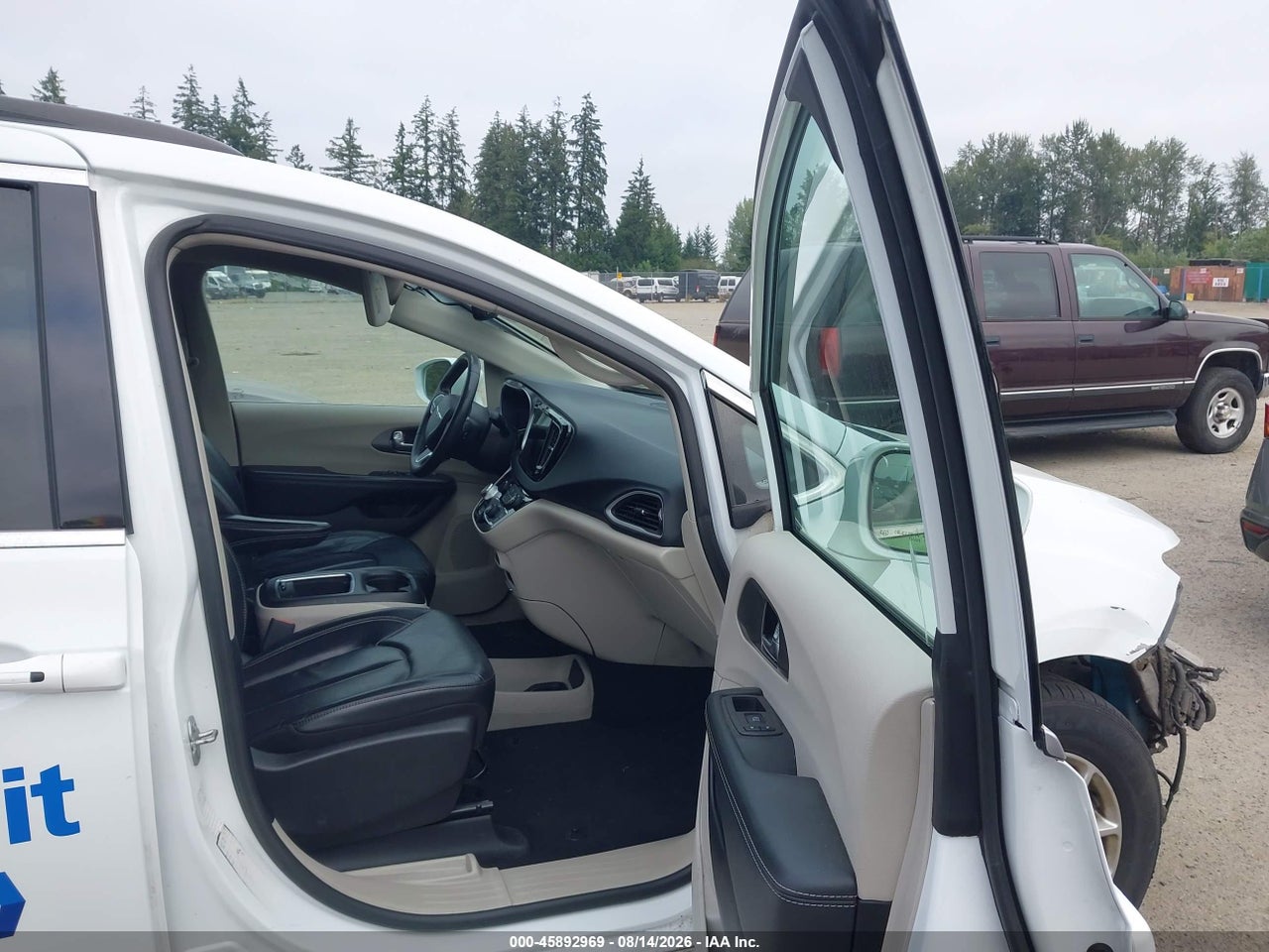 2022 CHRYSLER PACIFICA TOURING L · 5/10