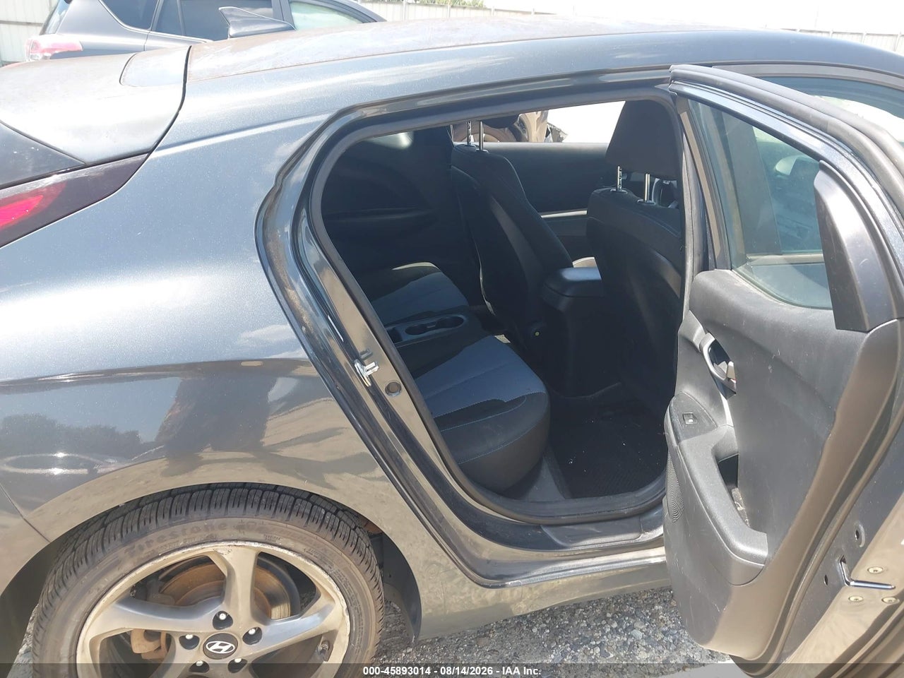 KMHTG6AF5KU****** · 2019 HYUNDAI VELOSTER 2.0 · 8/11