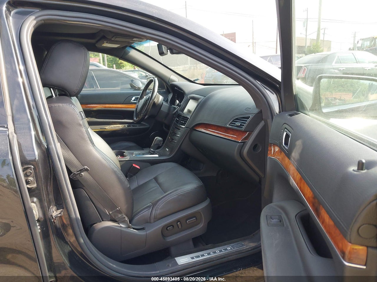 2015 LINCOLN MKT LIVERY · 5/11