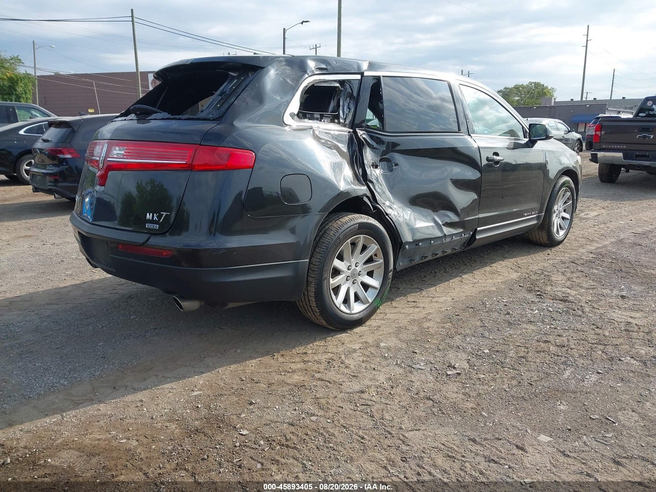 2015 LINCOLN MKT LIVERY · 4/11