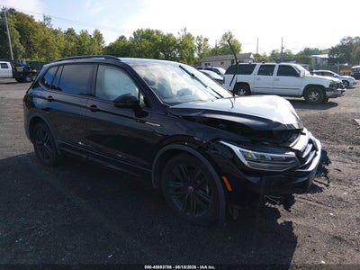 3VV8B7AX3NM****** · 2022 VOLKSWAGEN TIGUAN 2.0T SE R-LINE BLACK