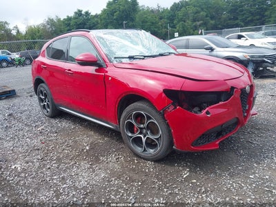 ZASPAKBN6N7****** · 2022 ALFA ROMEO STELVIO TI AWD