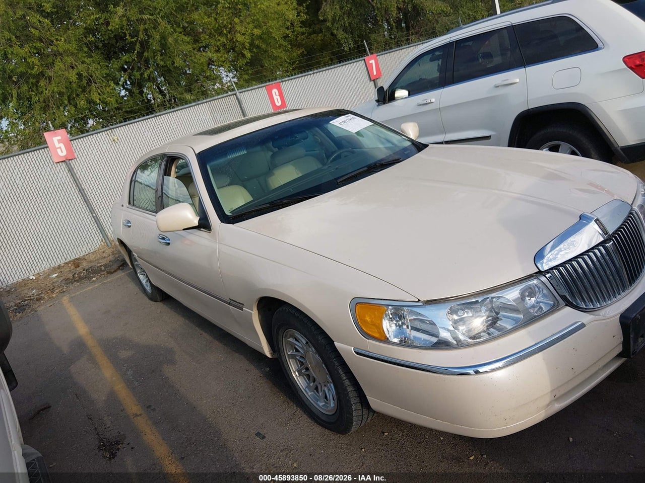 1LNFM83WXWY****** · 1998 LINCOLN TOWN CAR CARTIER