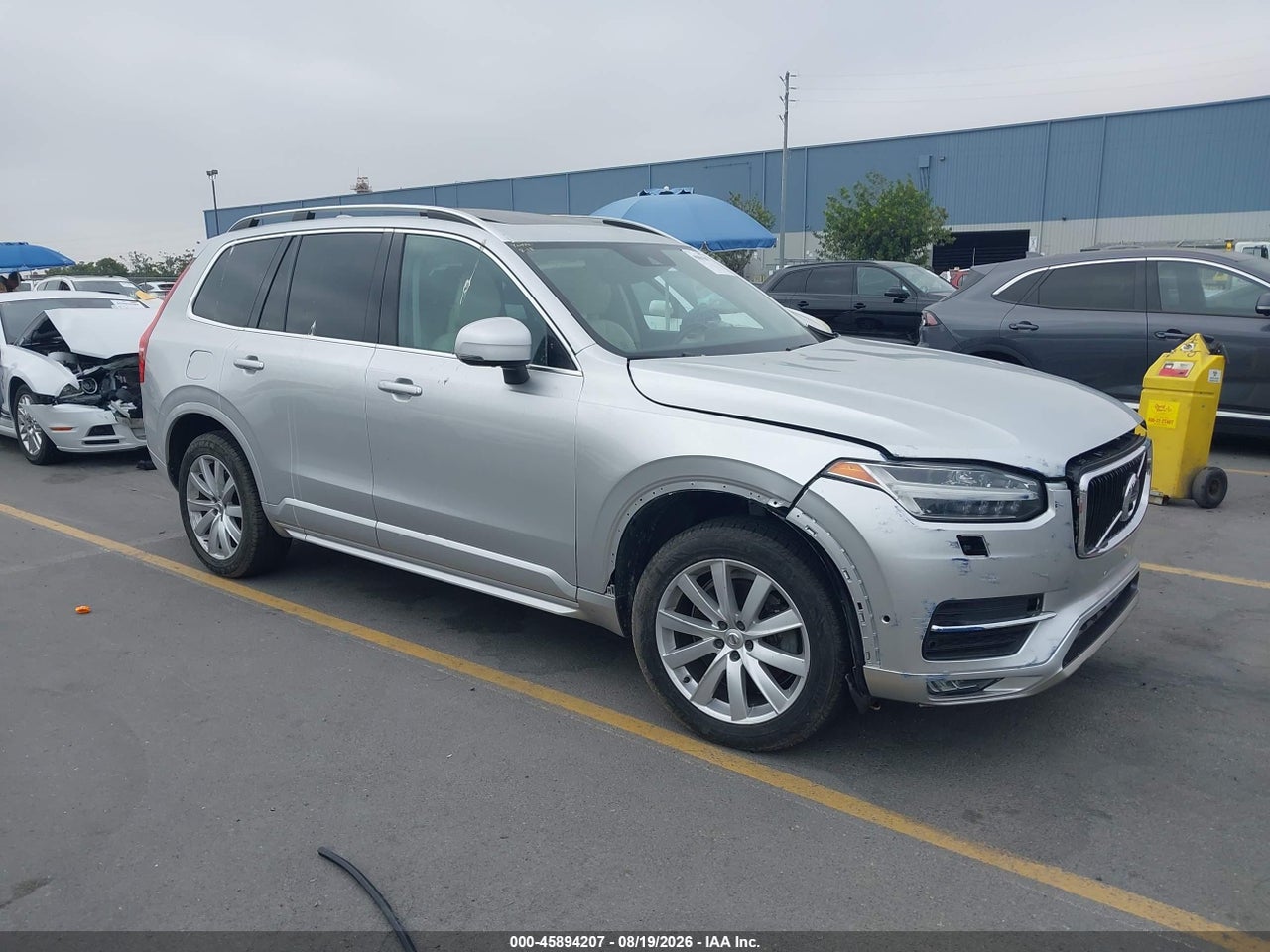 YV4A22PK6G1****** · 2016 VOLVO XC90 T6 MOMENTUM