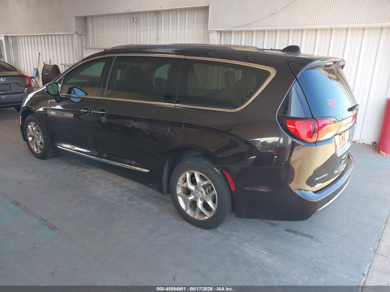 2017 CHRYSLER PACIFICA LIMITED · 3/11