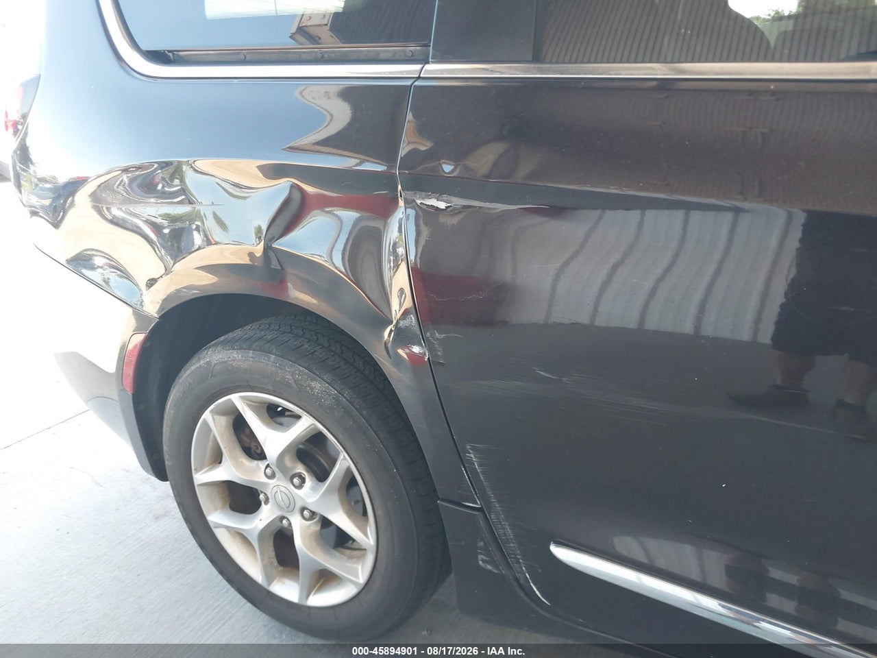 2017 CHRYSLER PACIFICA LIMITED · 6/11