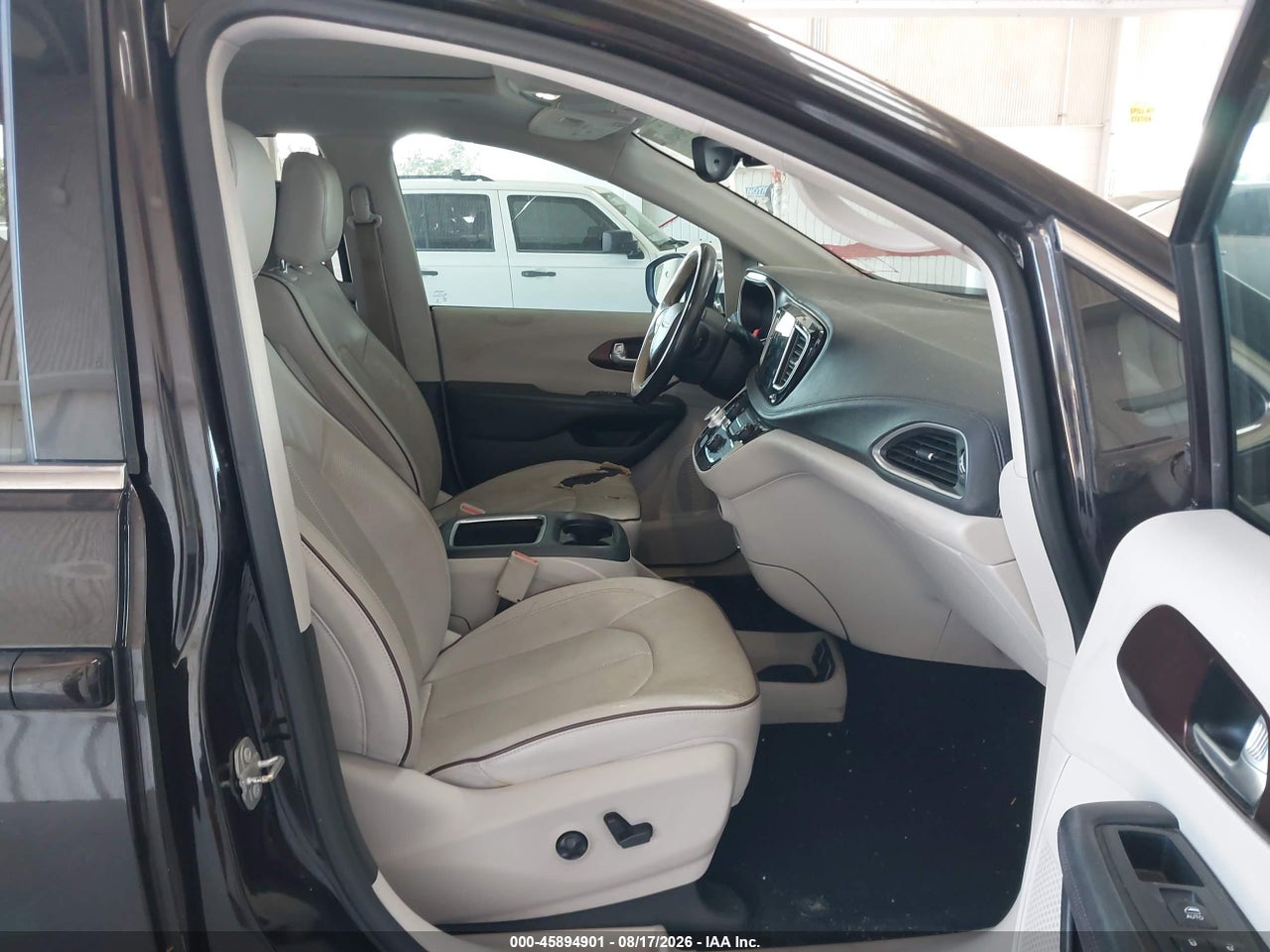 2017 CHRYSLER PACIFICA LIMITED · 5/11