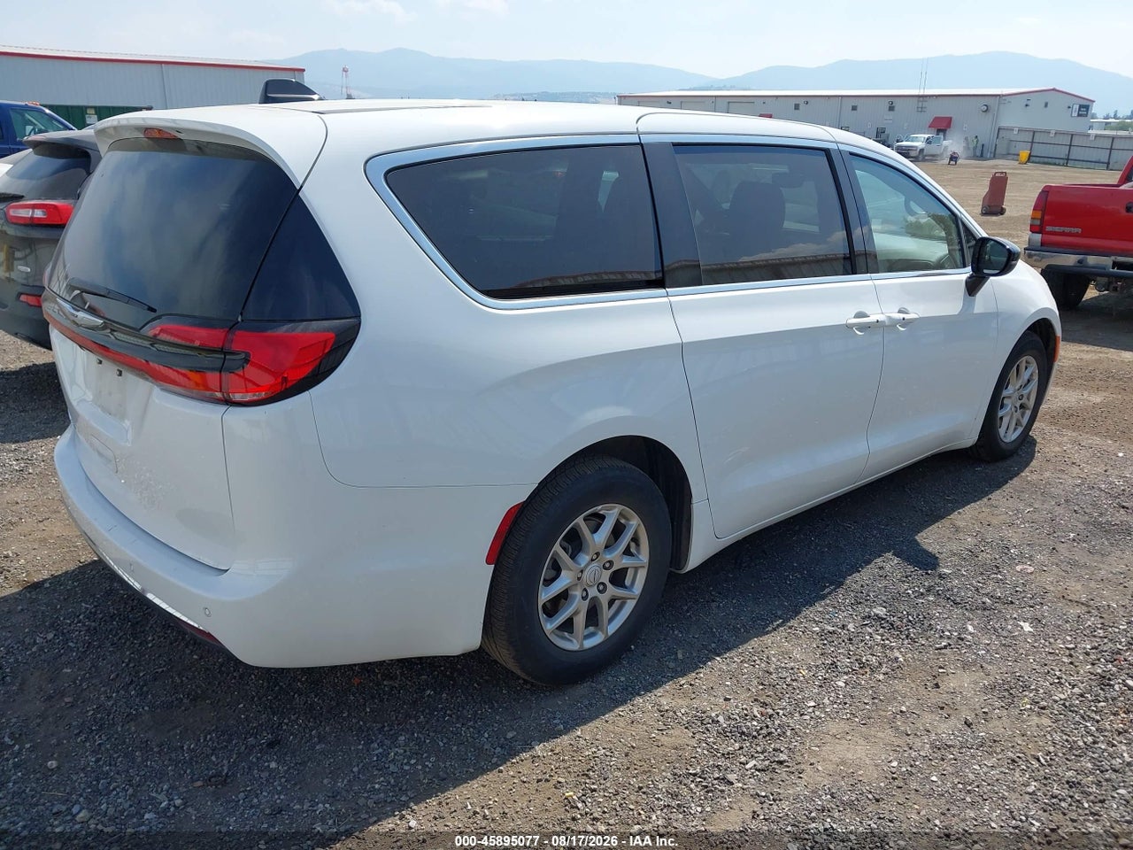 2025 CHRYSLER PACIFICA SELECT · 4/11