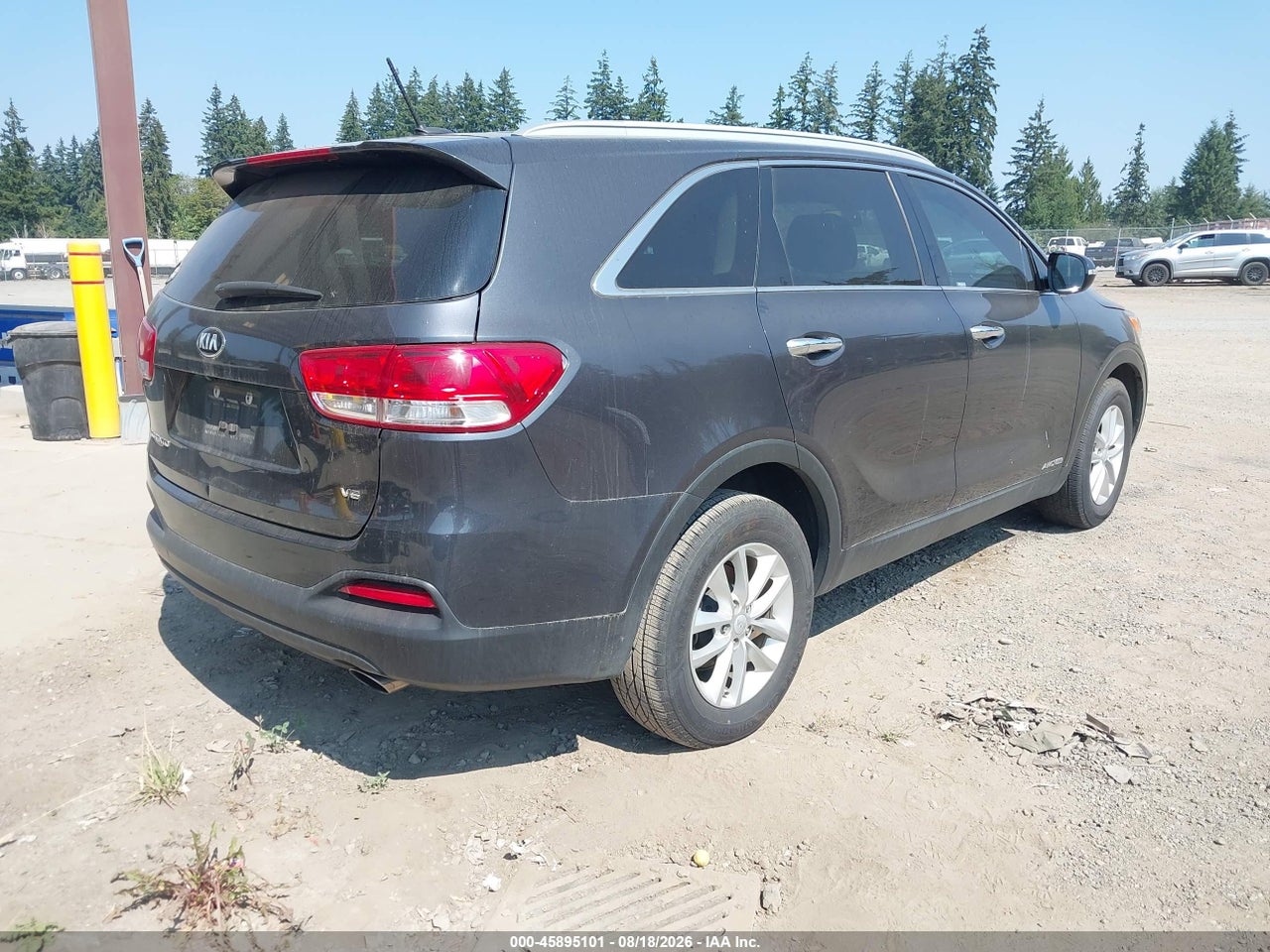 2017 KIA SORENTO 3.3L LX · 4/10