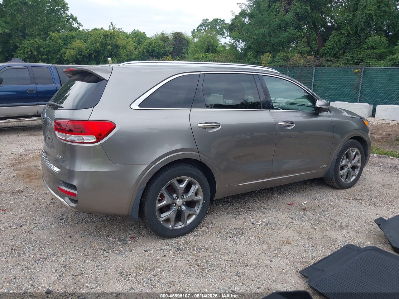 2016 KIA SORENTO 3.3L SX · 4/11