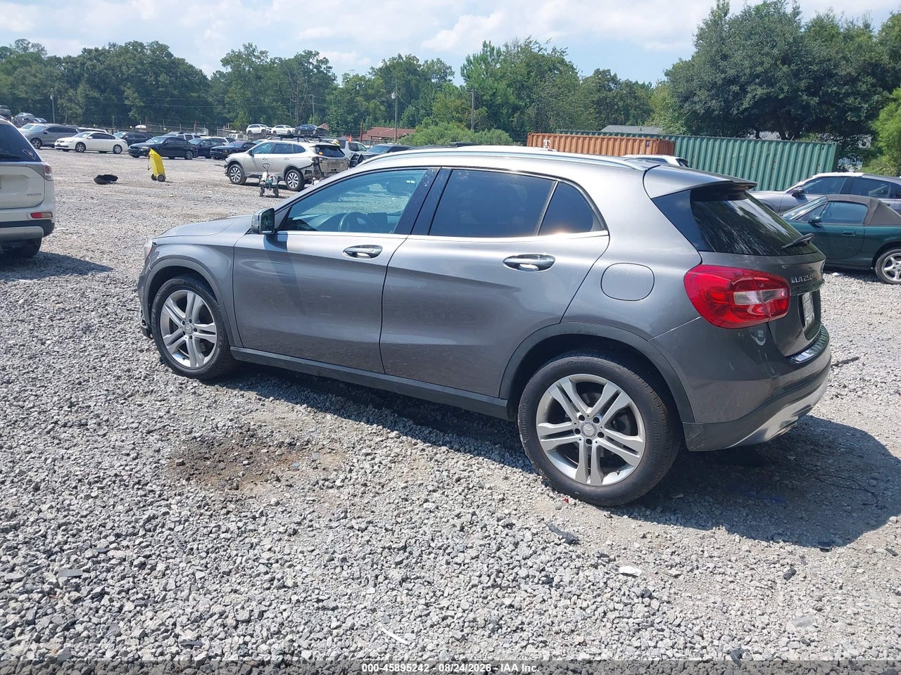 2016 MERCEDES-BENZ GLA 250 · 3/11