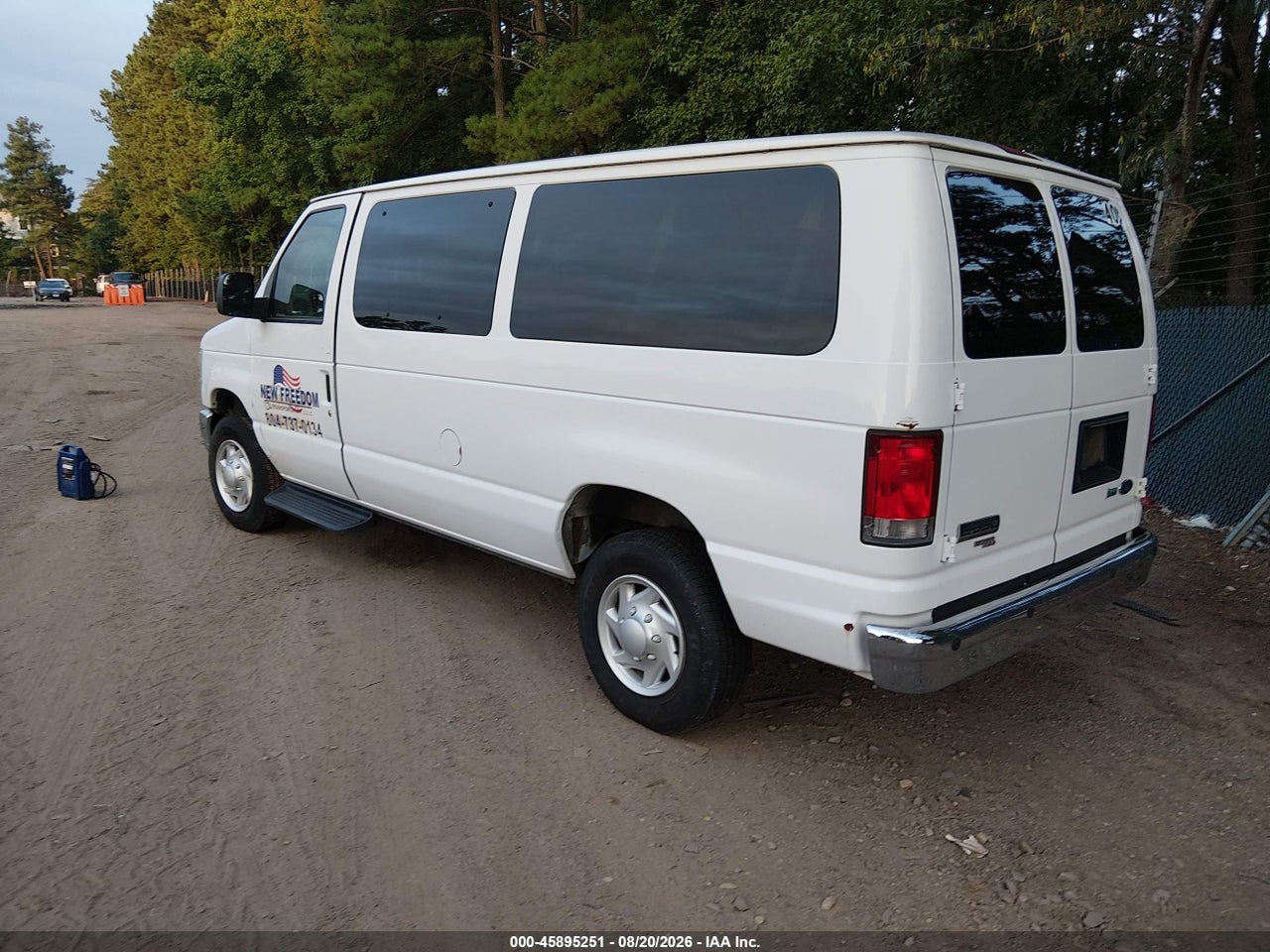 2013 FORD E-350 SUPER DUTY XLT · 3/10