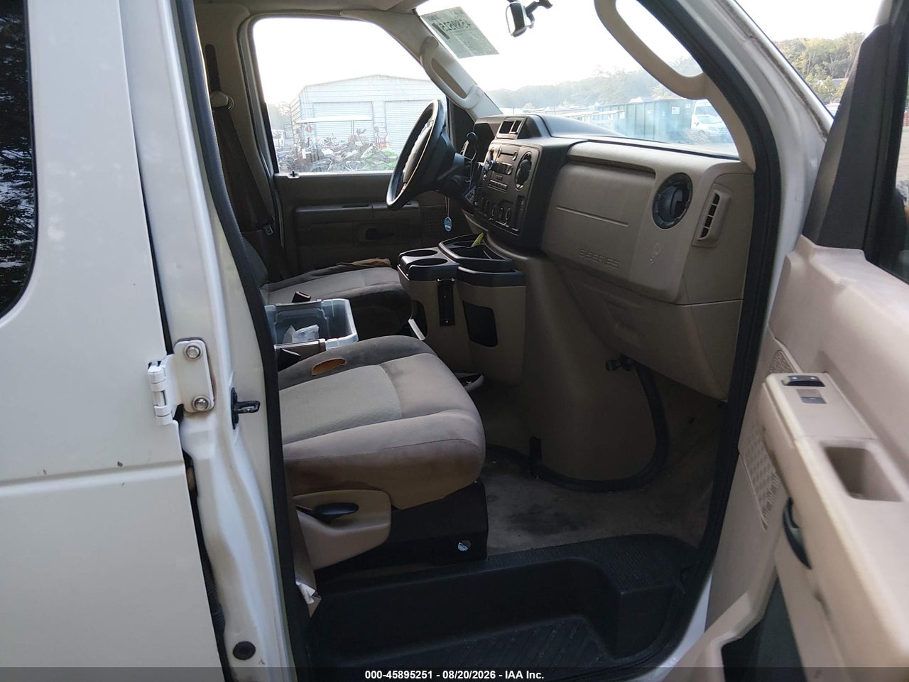 2013 FORD E-350 SUPER DUTY XLT · 5/10