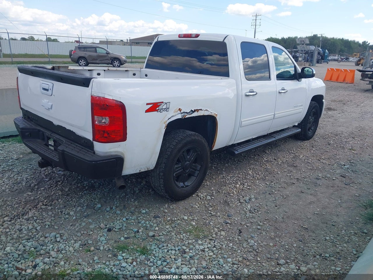 2011 CHEVROLET SILVERADO 1500 LT · 4/11