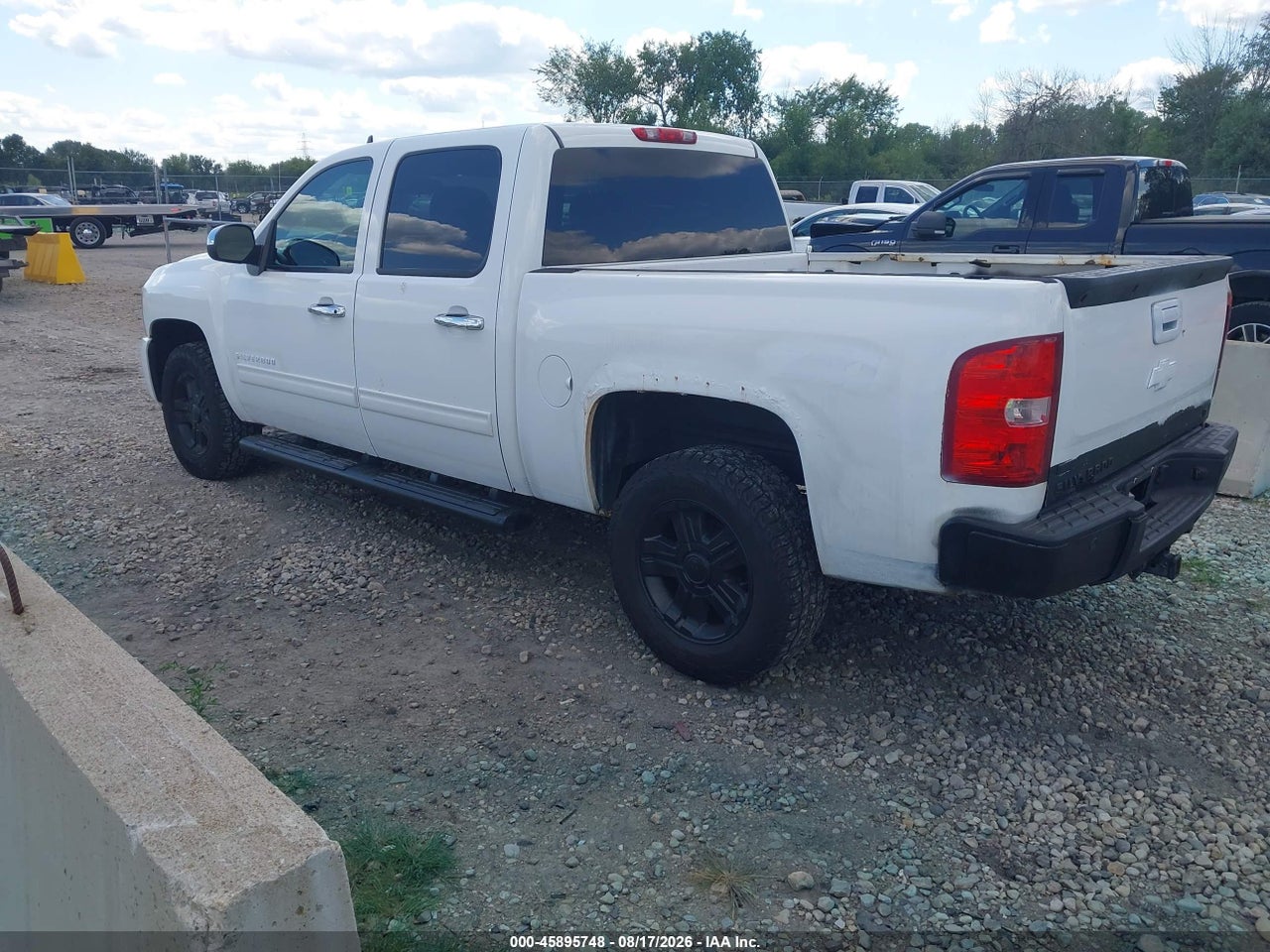 2011 CHEVROLET SILVERADO 1500 LT · 3/11